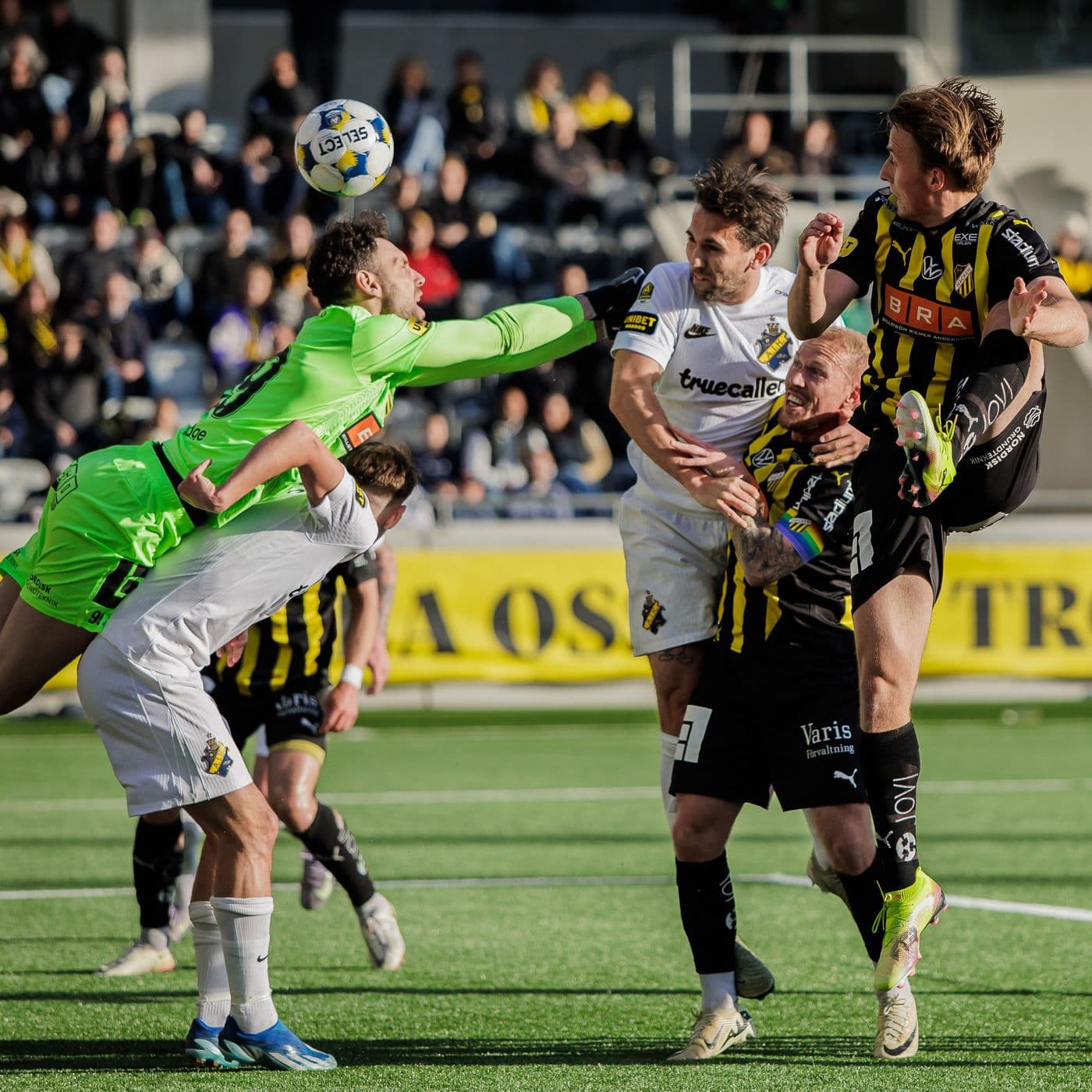 BK HÄCKEN–AIK: Vem är det som spelar i landslaget egentligen? artwork