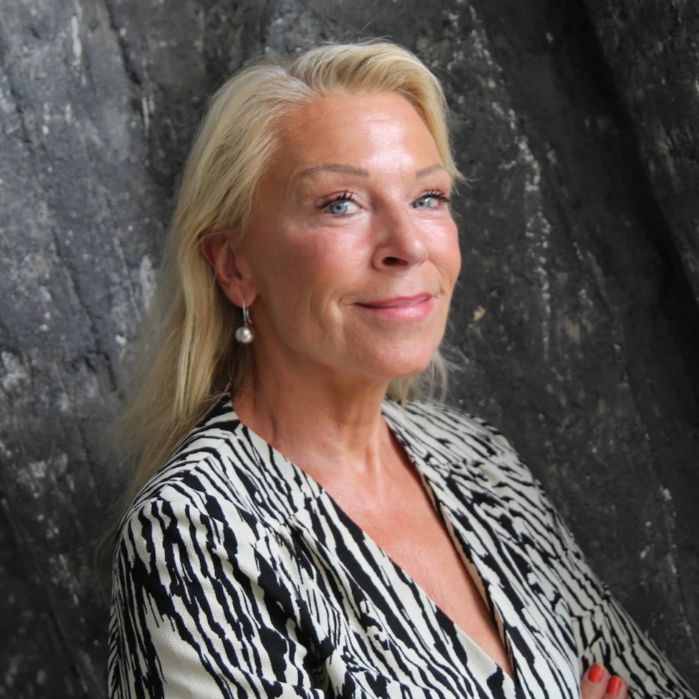 Katarina Ewerlöf: Det är förfärligt att lyssna på sig själv artwork