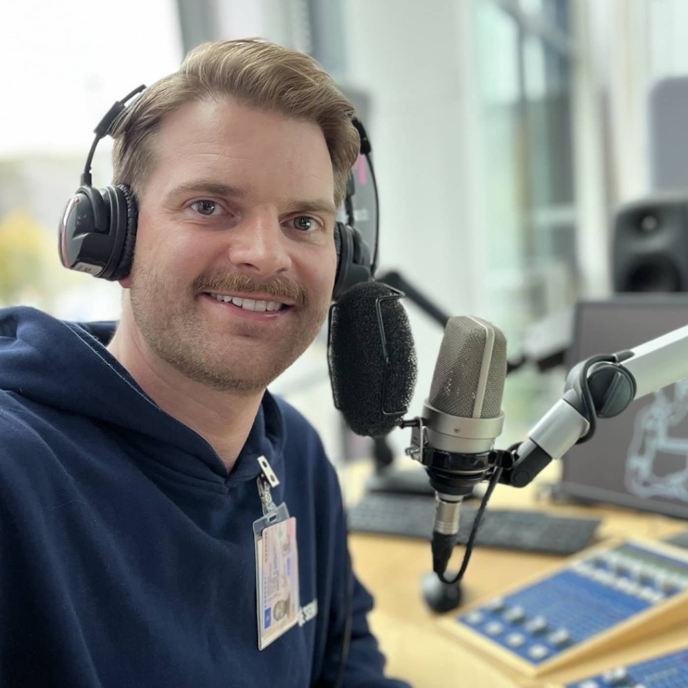 Lucas Simonsson: Han är en idiot men det är jag också artwork