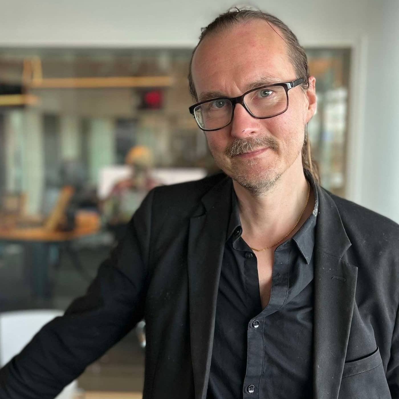 Matti Ollikainen om sina barn: ”Jobbigt att älska dem så mycket” artwork
