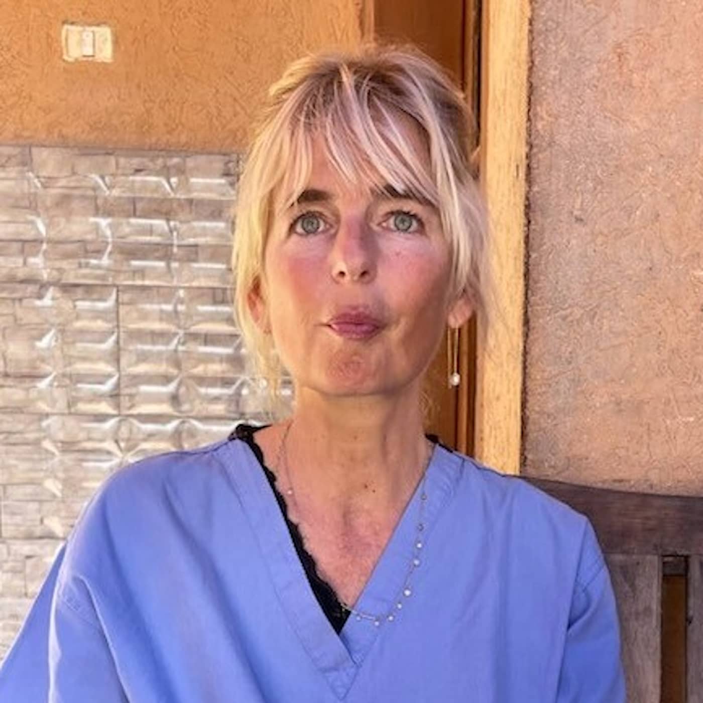 Läkaren Märit Halmin jobbar i Gaza: Vem som helst kan dö när som helst artwork