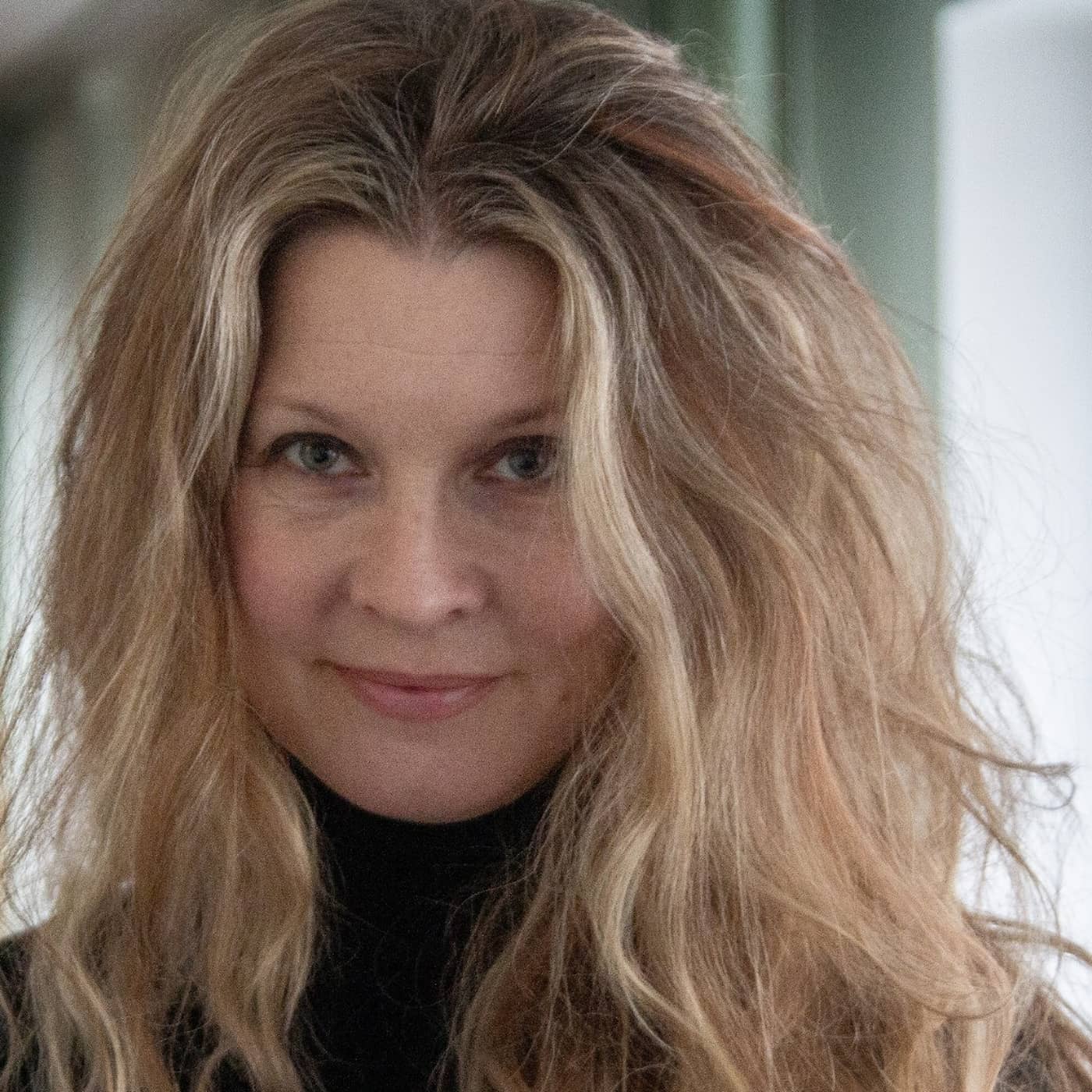 Pernilla Andersson: Jag kan inte ta tag i kriser utan skratt artwork