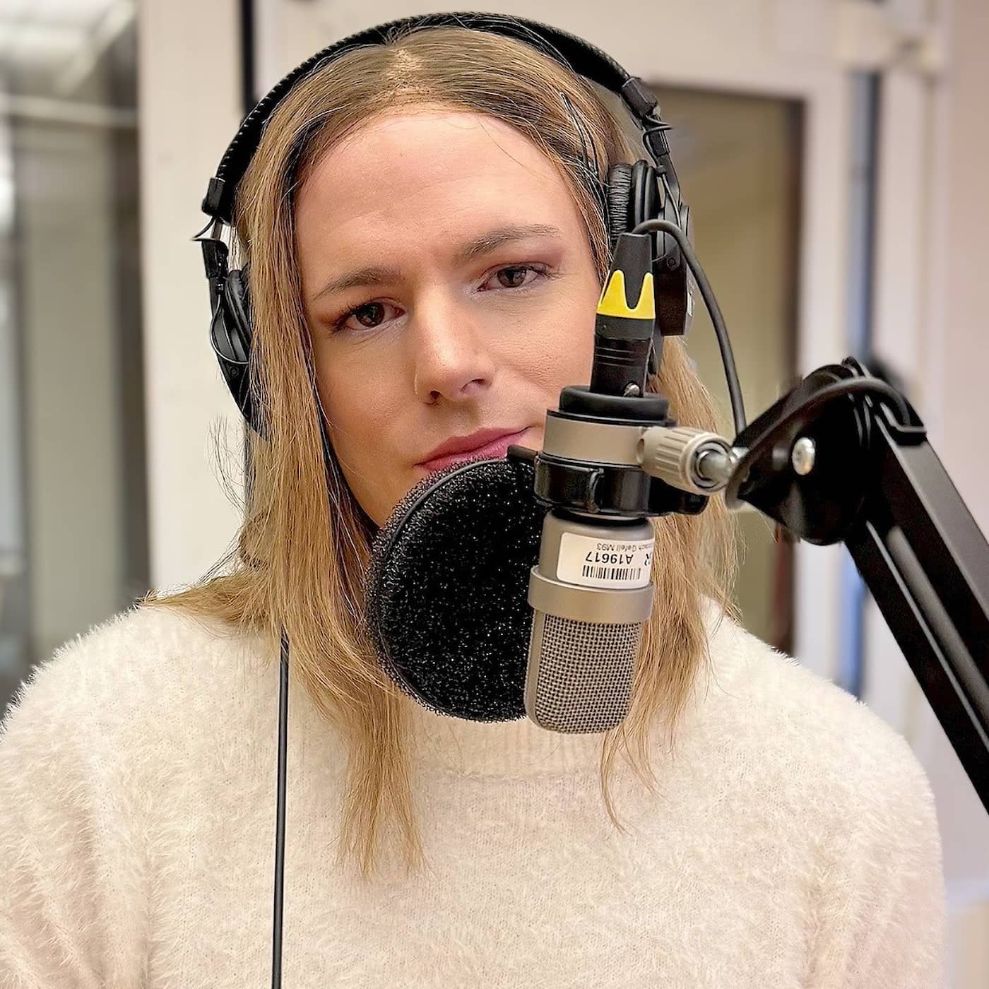 Kevin Lindskoug stängdes av från hockeyn i fyra år – och kom ut som ”crossdresser” artwork