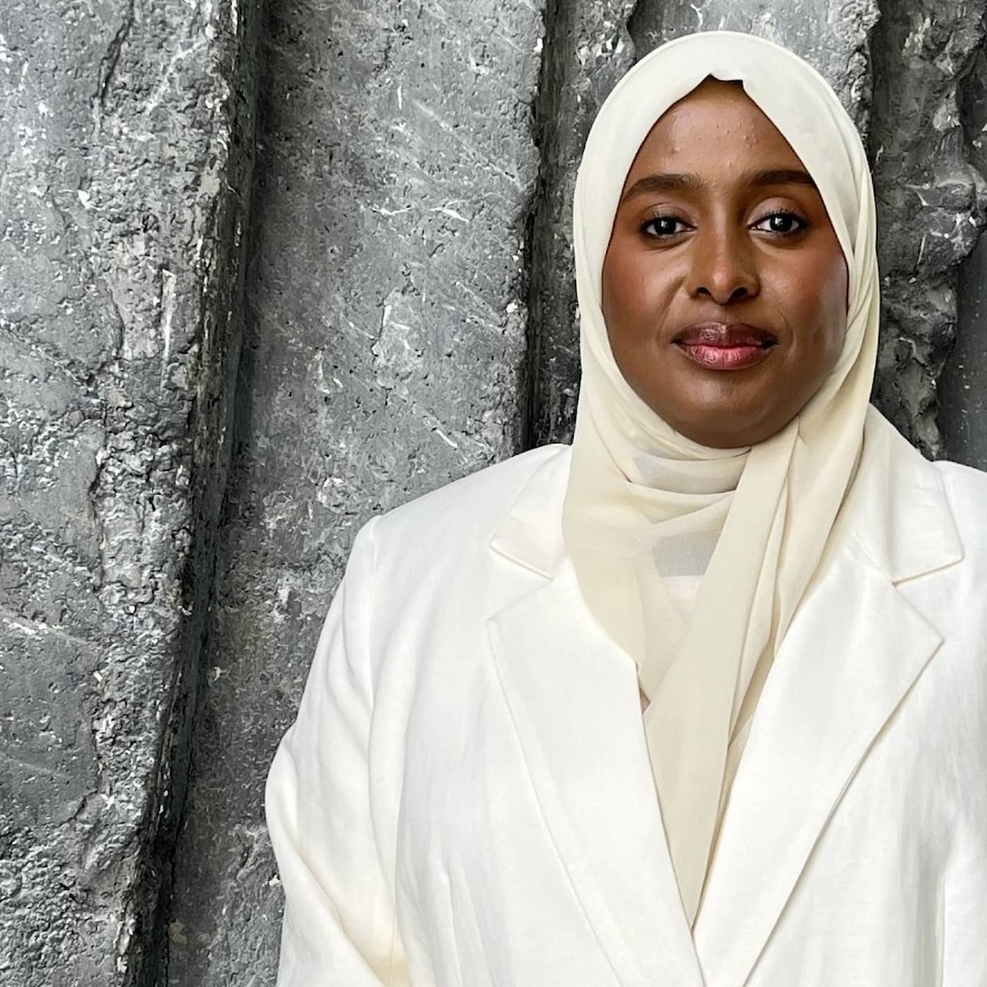Kaeli Abdi gör show av hatkommentarerna artwork