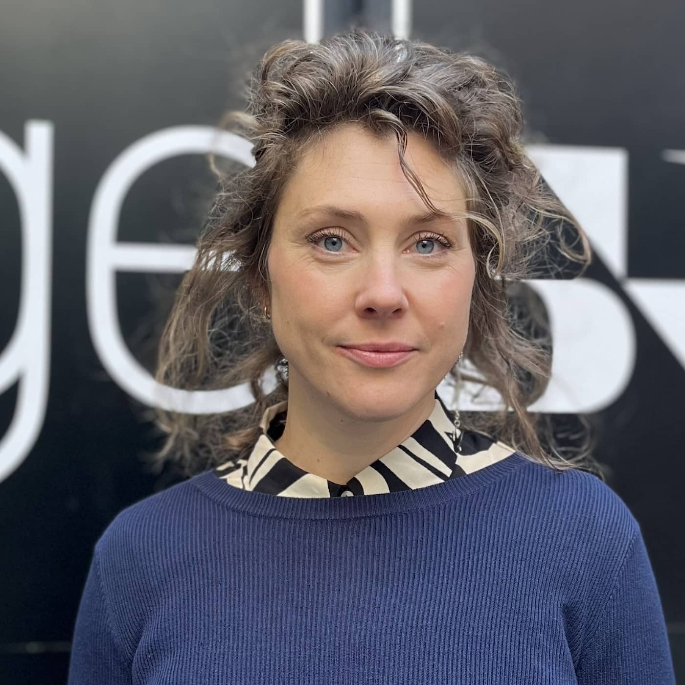 Anna Asp såg sin egen begravning: Mamma tyckte det var obehagligt artwork