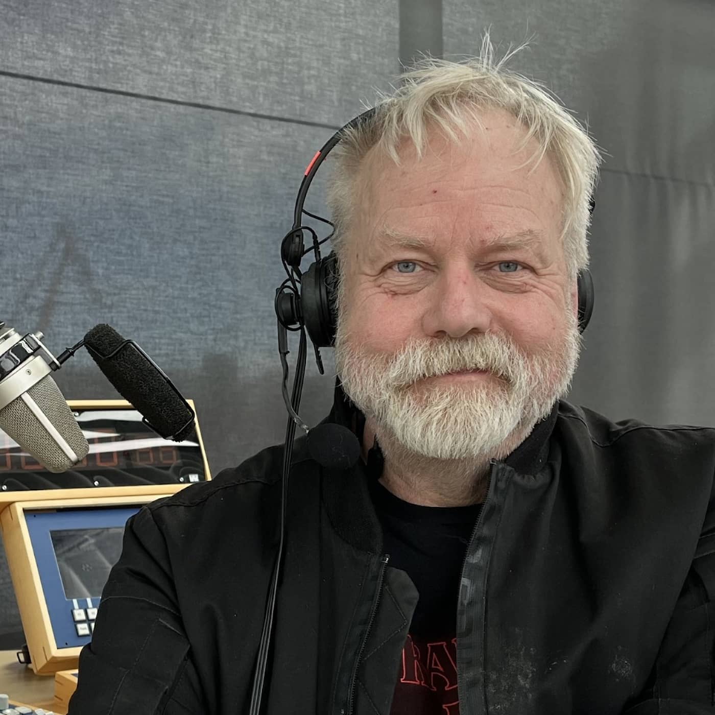 Apelgren gör musikaldebut: Man ska inte dö av skräck innan artwork