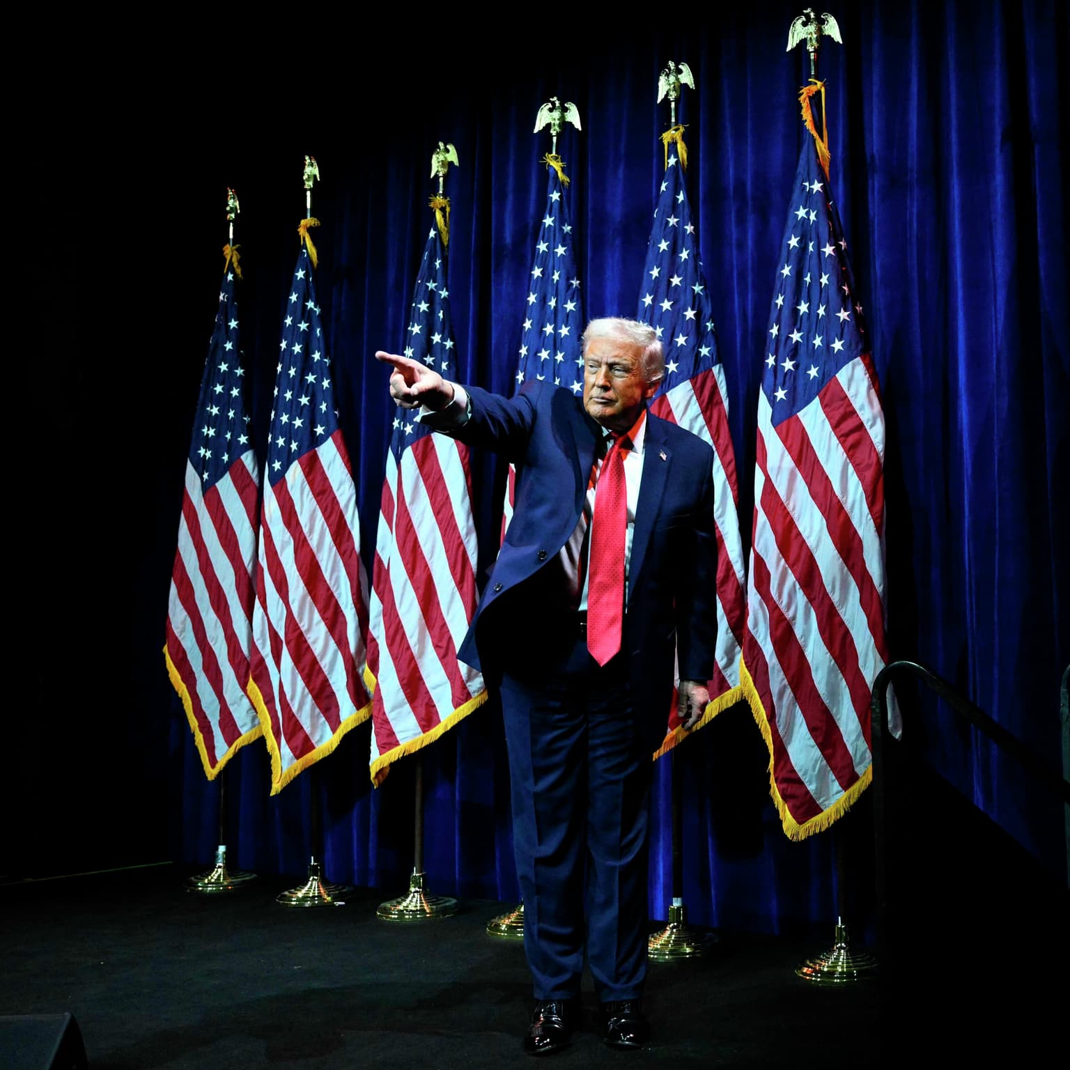 Trump bryder alle regler i jagten på Grønland artwork