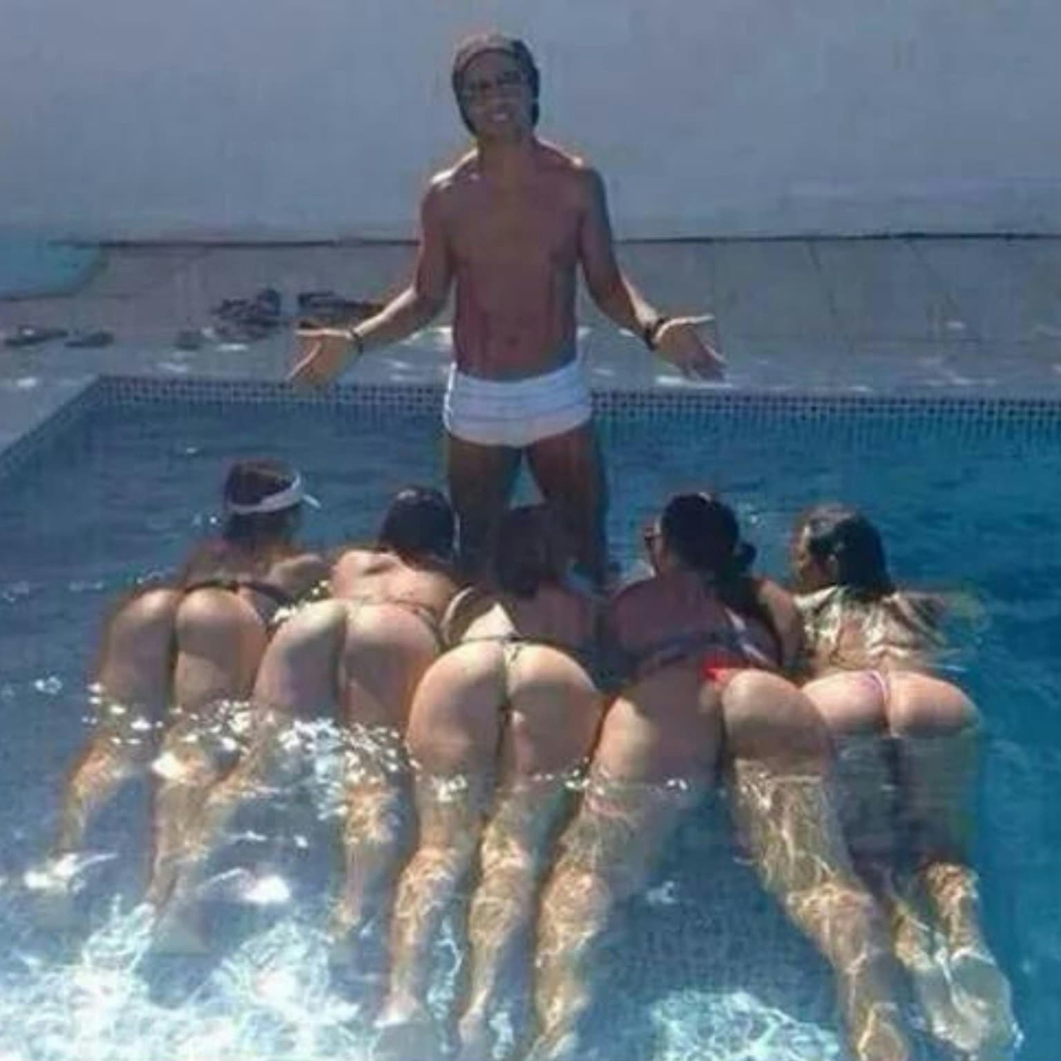Ronaldinho: Parties, prison and polygamy artwork