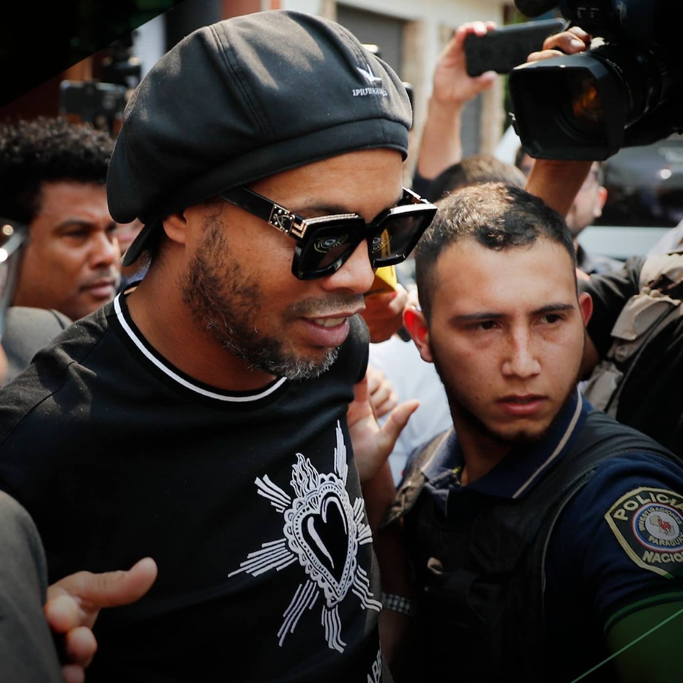 Så hamnade Ronaldinho i fängelse artwork