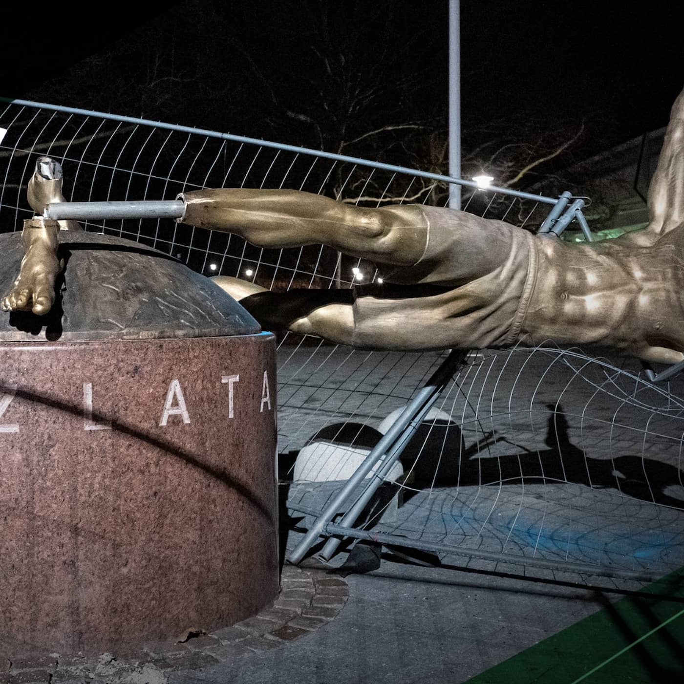 Zlatans staty vandaliserades och försvann artwork