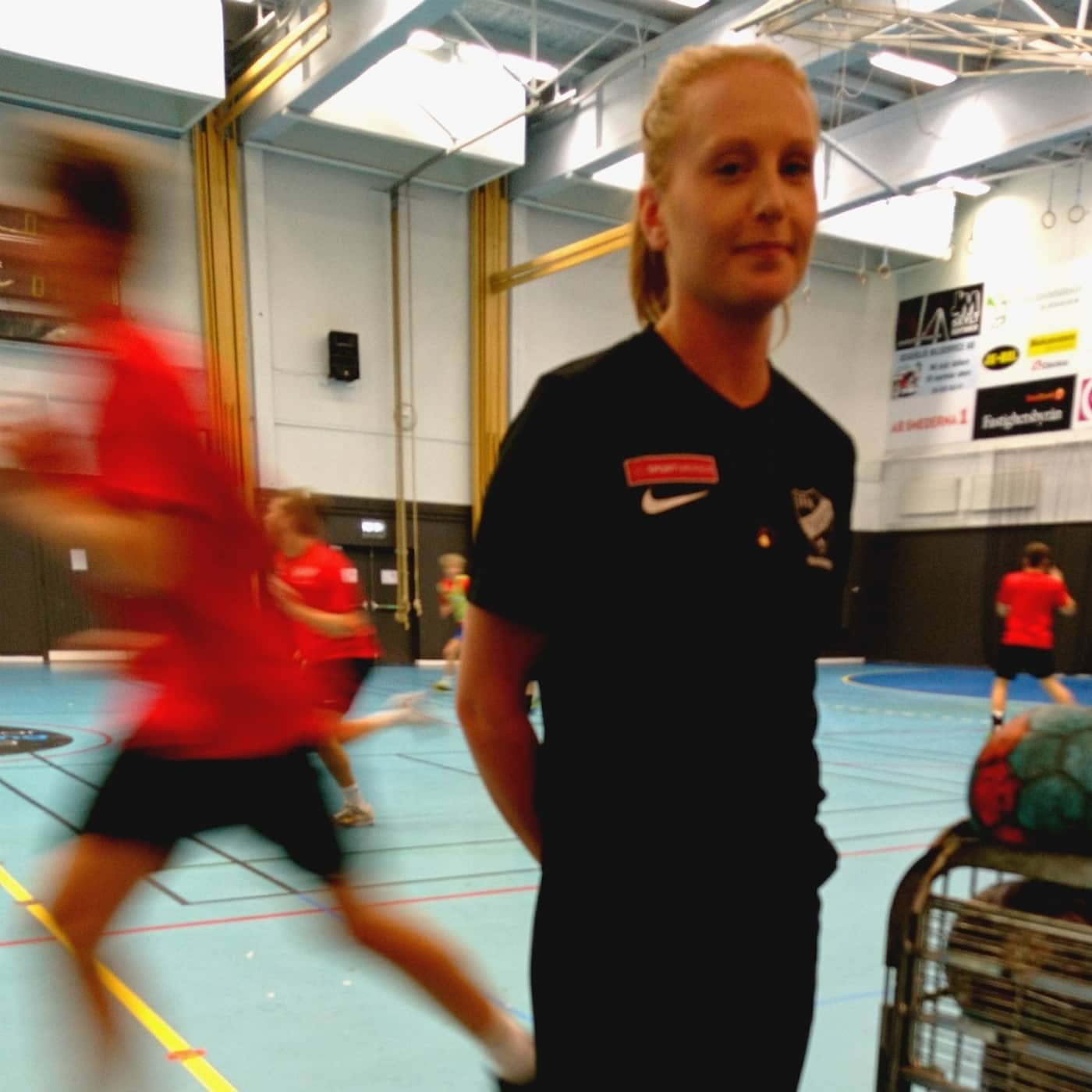 Första kvinnliga tränaren artwork