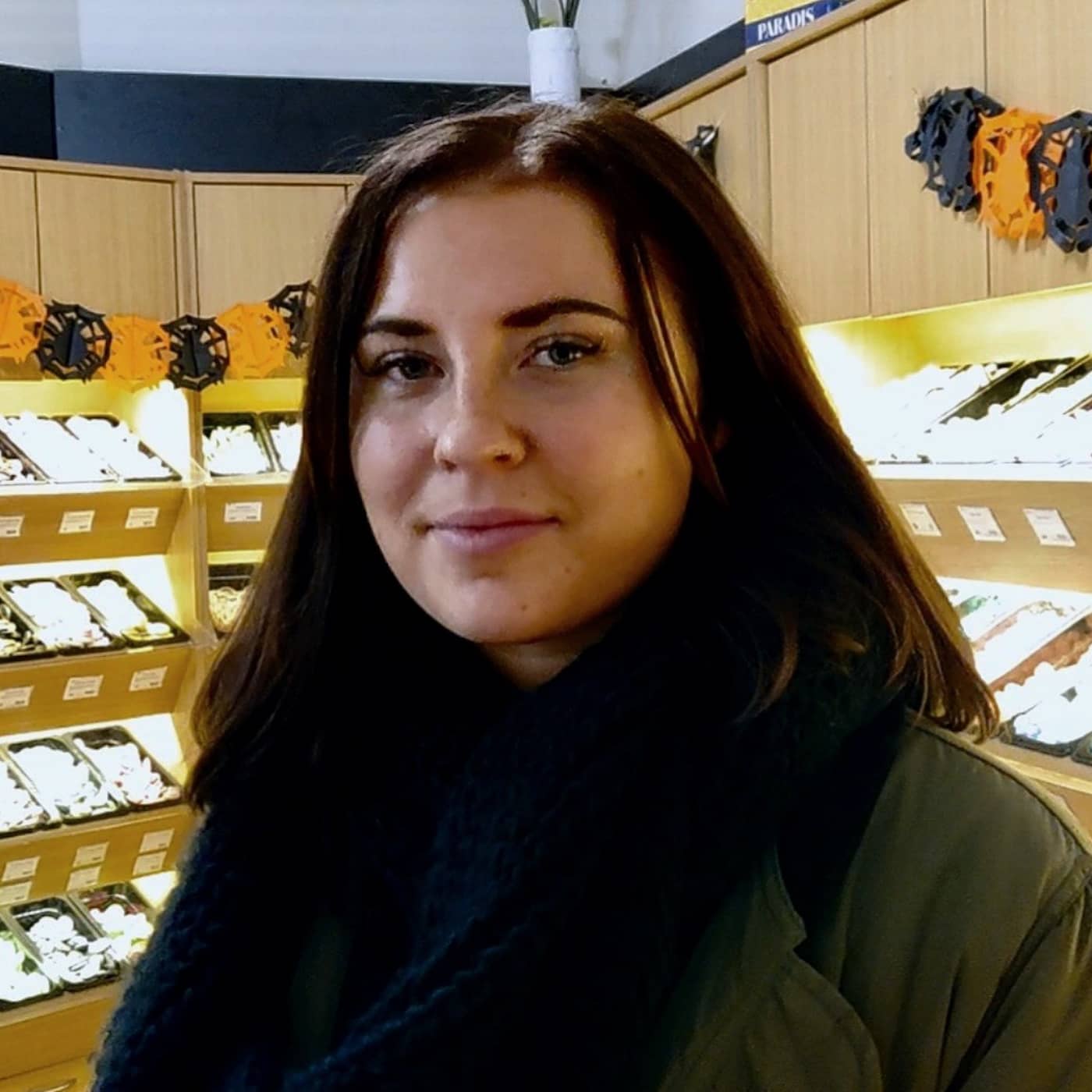 Emelies jakt på rånaren: "Jag vet vem du är" artwork