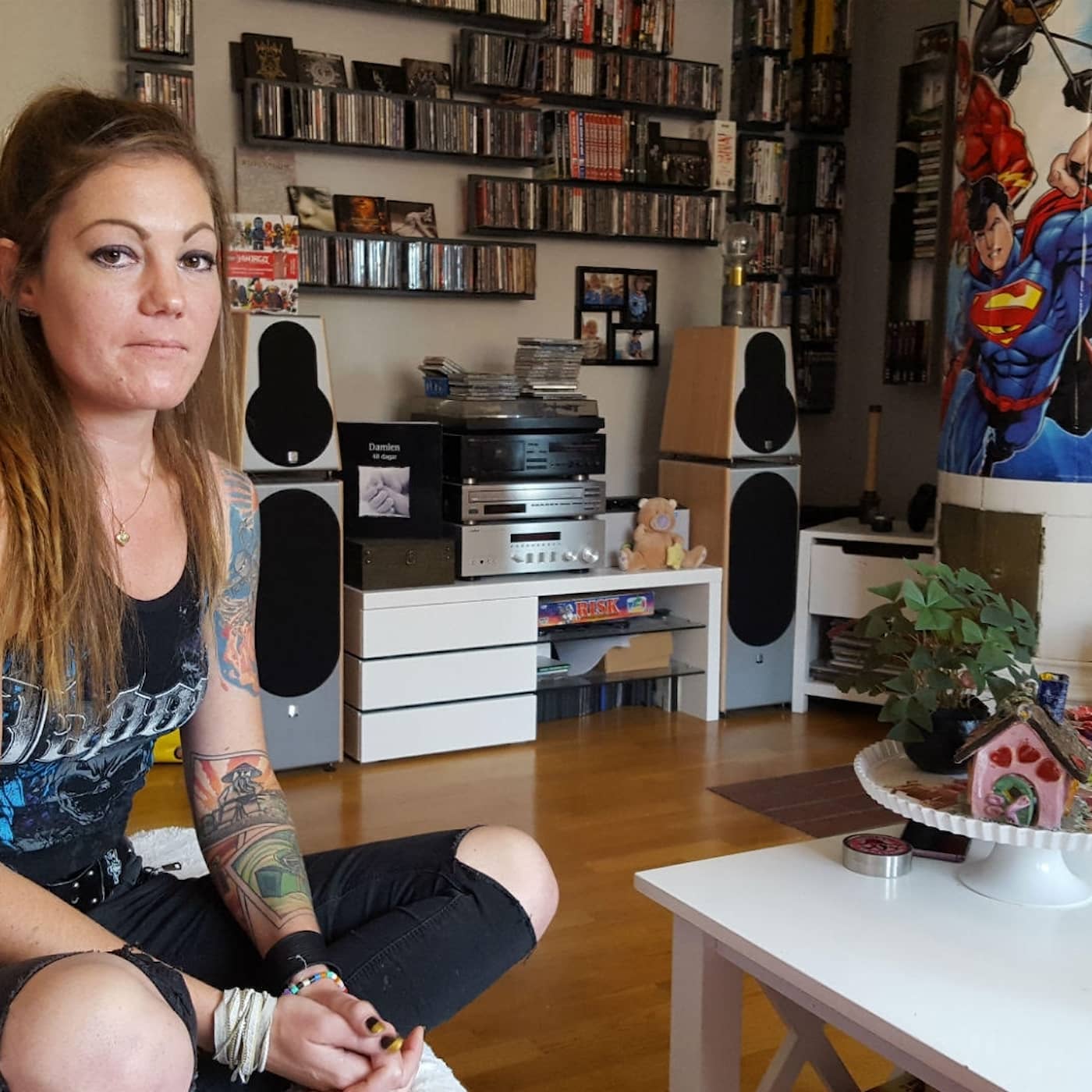 Emma förlorade man och barn på samma dag artwork