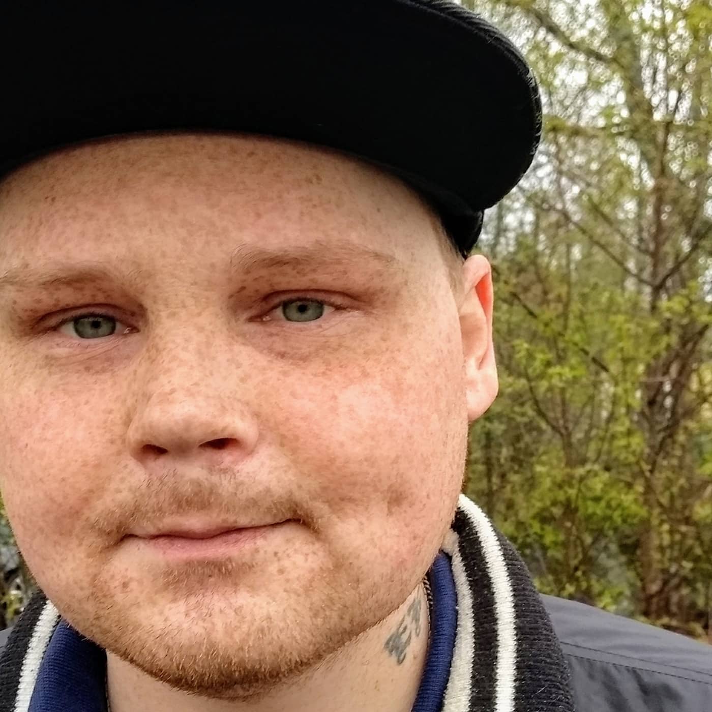 Robert bryter mot lagen – för att rädda liv artwork