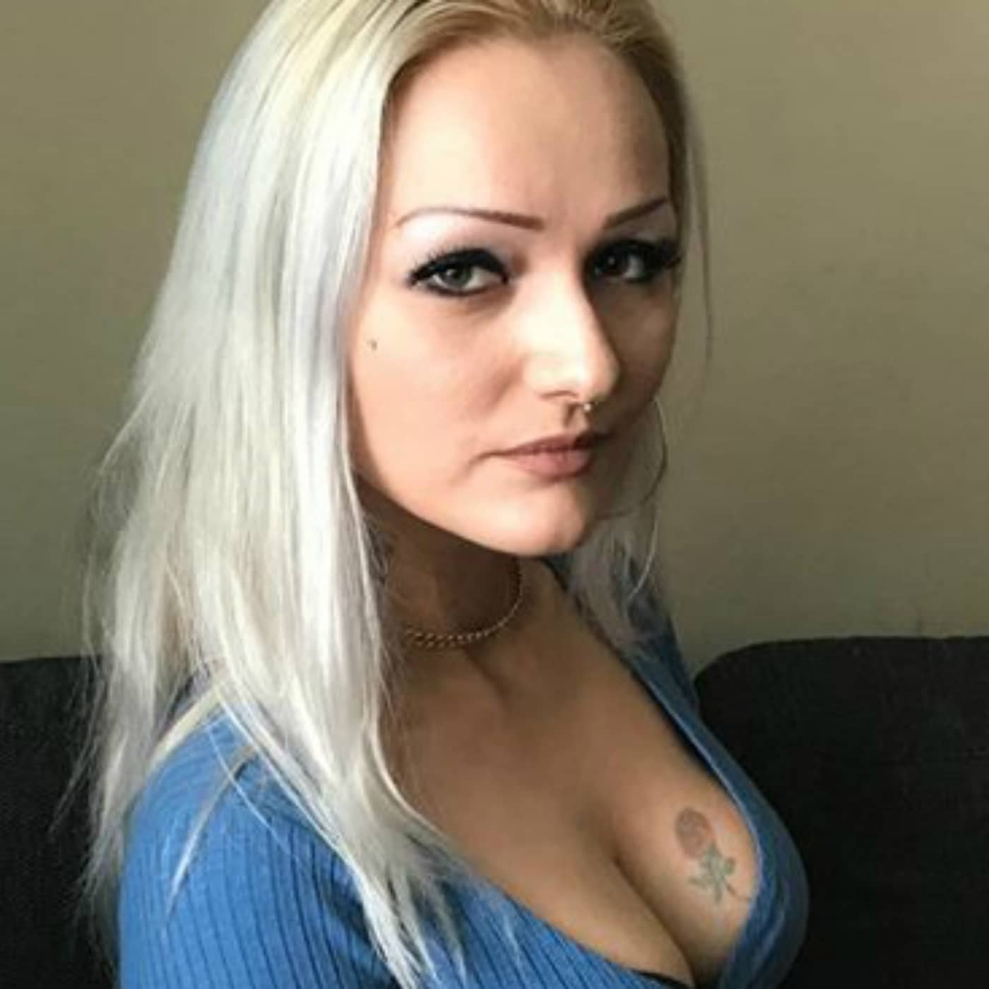 Aleksandra dominerar män artwork