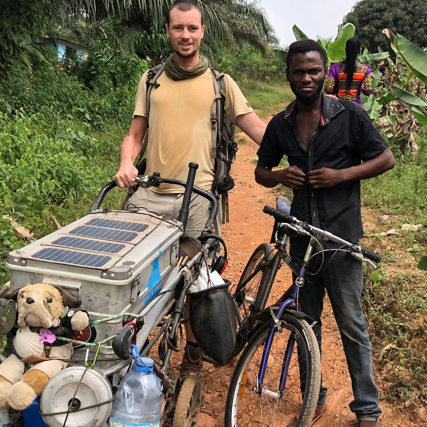 S7E1. Charlie Uldahl Christensen: 12.000 kilometer til fods fra Esbjerg til Nigeria artwork