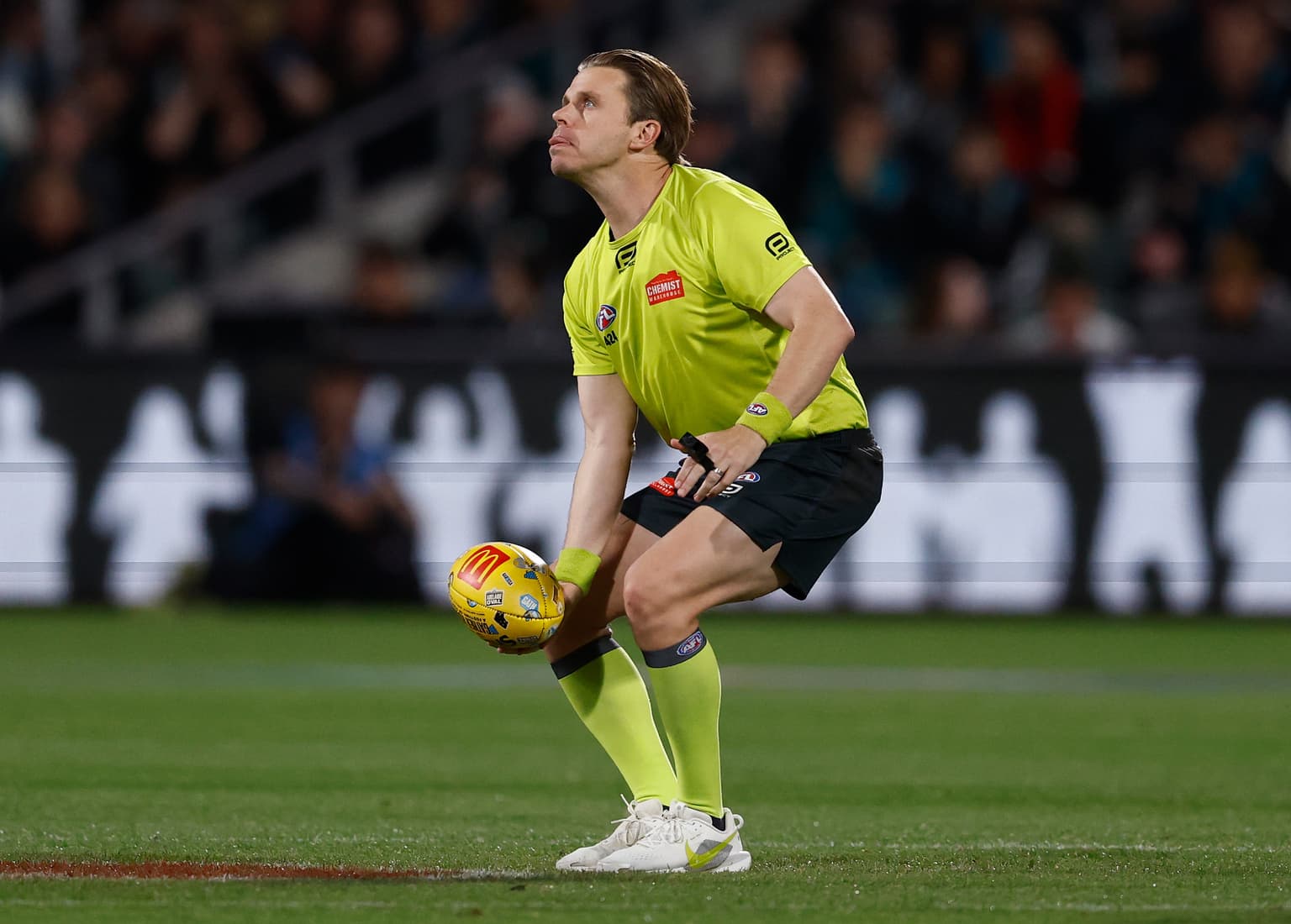 AFL Monday: Sportsbet cut umpire Foot, whiteboard woes and Carlton's questions artwork