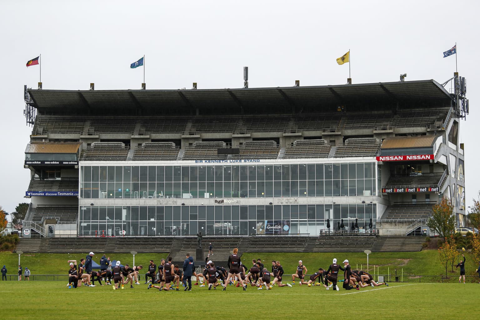 Waverley Park sold and are we down to nine teams? artwork