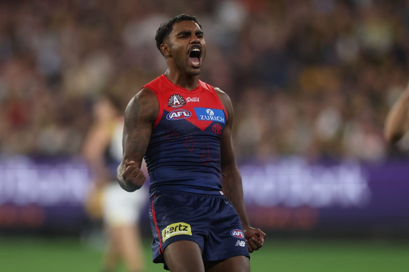 Darcy back in for the Dogs and Pickett's payday artwork